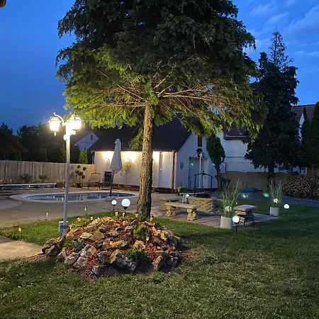 Kristof Vendeghaz 게스트하우스 4*