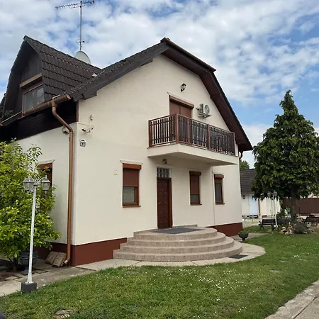 Kristof Vendeghaz 게스트하우스 4*